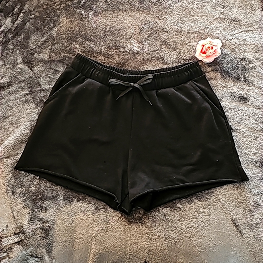 Large Black Yarn&Sea Shorts